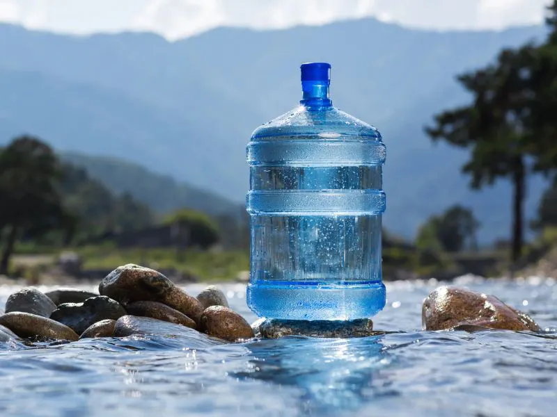 Nước uống đóng bình có tính tiện lợi cao